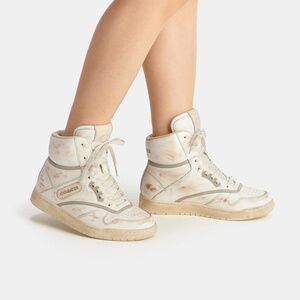 High Top Sneaker
